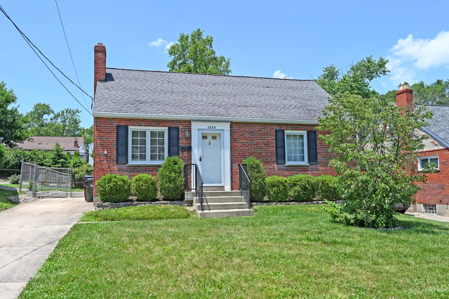 Photo of 1679 Sanborn Dr, Reading, OH 45215