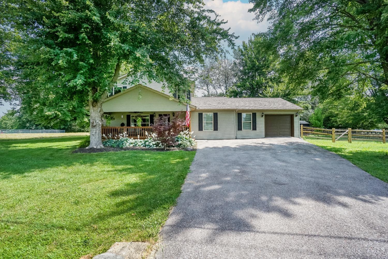 Photo of 1027 Lorelei Dr, Perry Twp, OH 45118