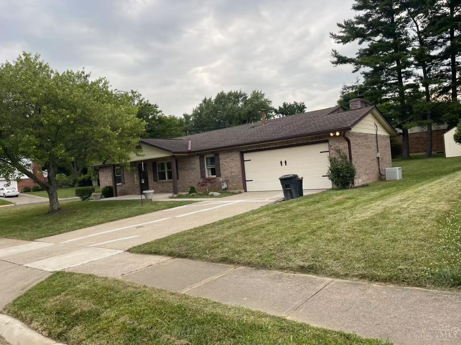 Photo of 1020 Tollgate Drive, Oxford, OH 45056
