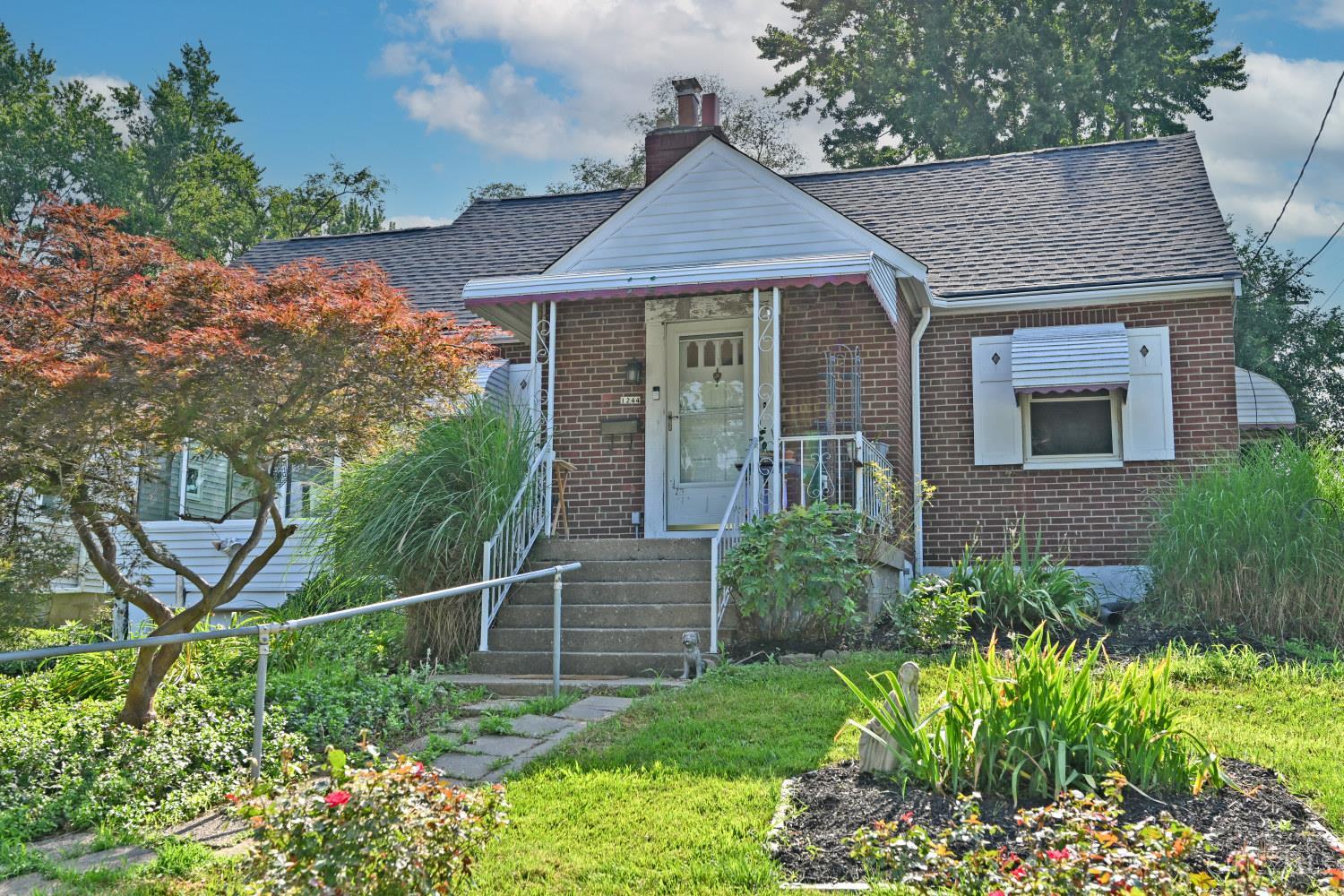 Photo of 1244 Sutton Rd, Anderson Twp, OH 45230