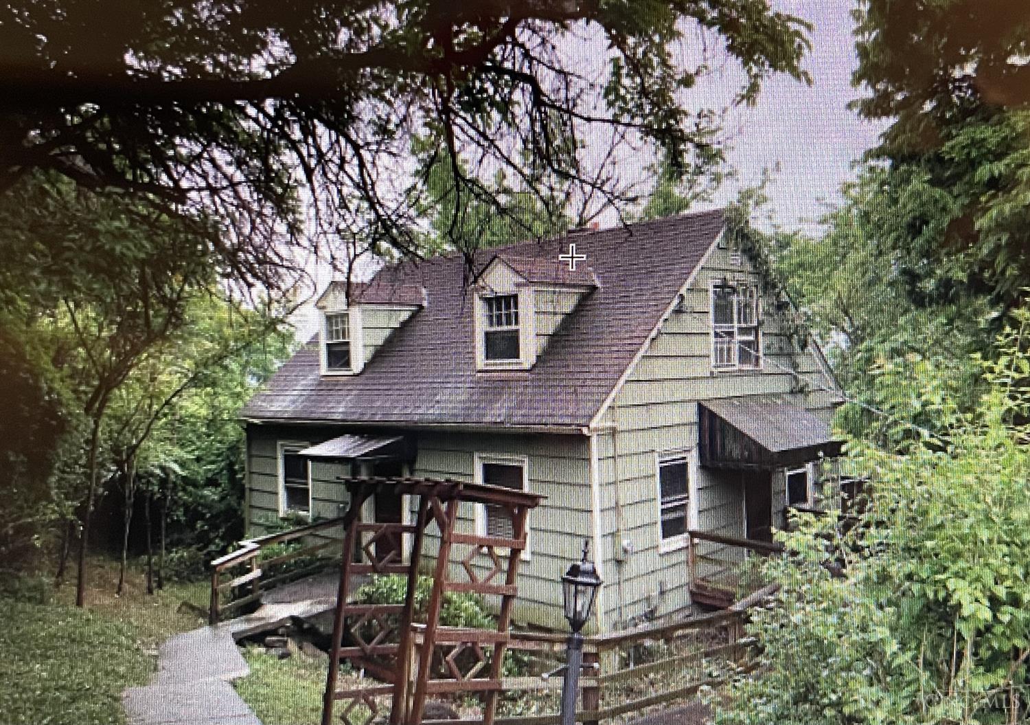 Photo of 1595 Thompson Heights Ave, Cincinnati, OH 45223