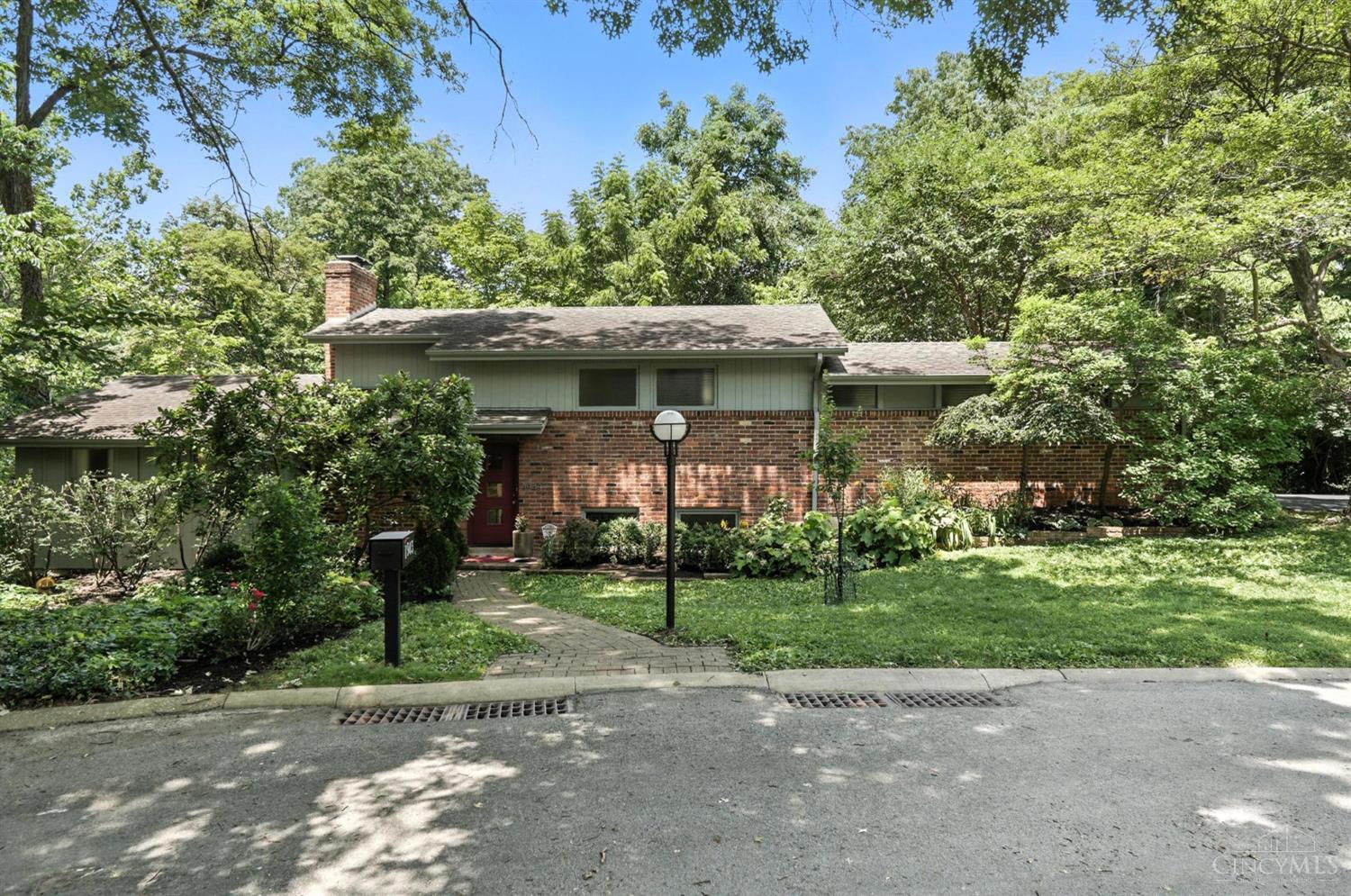 Photo of 1943 Gregory Ln, Cincinnati, OH 45206