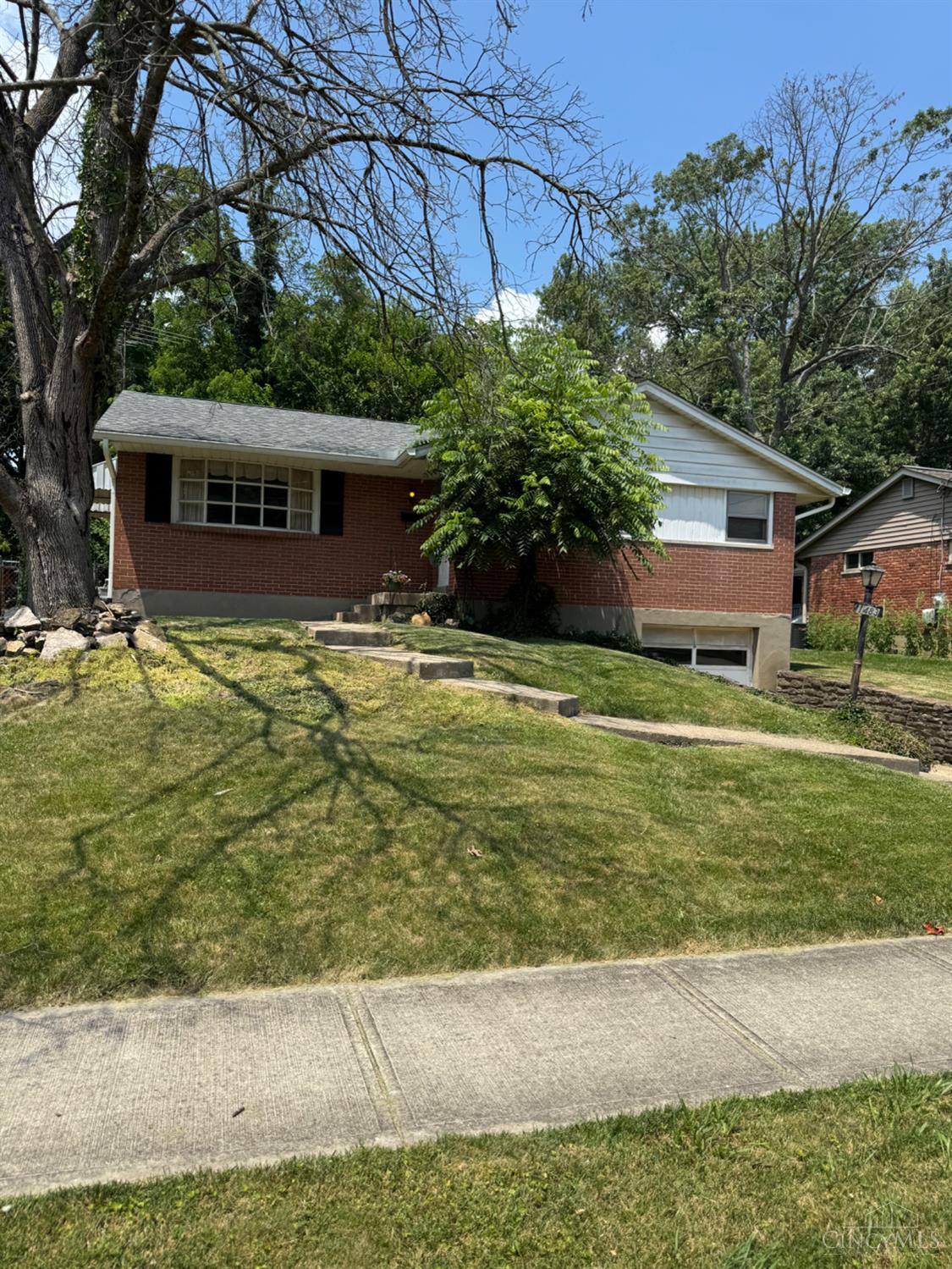 Photo of 1483 Blueorchard Dr, Anderson Twp, OH 45230