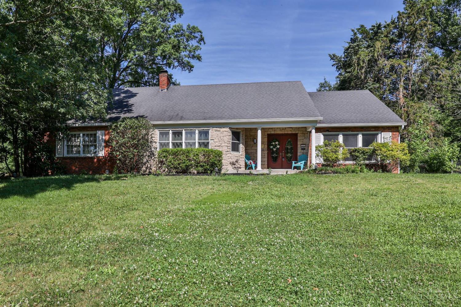 Photo of 271 Poage Farm Rd, Wyoming, OH 45215
