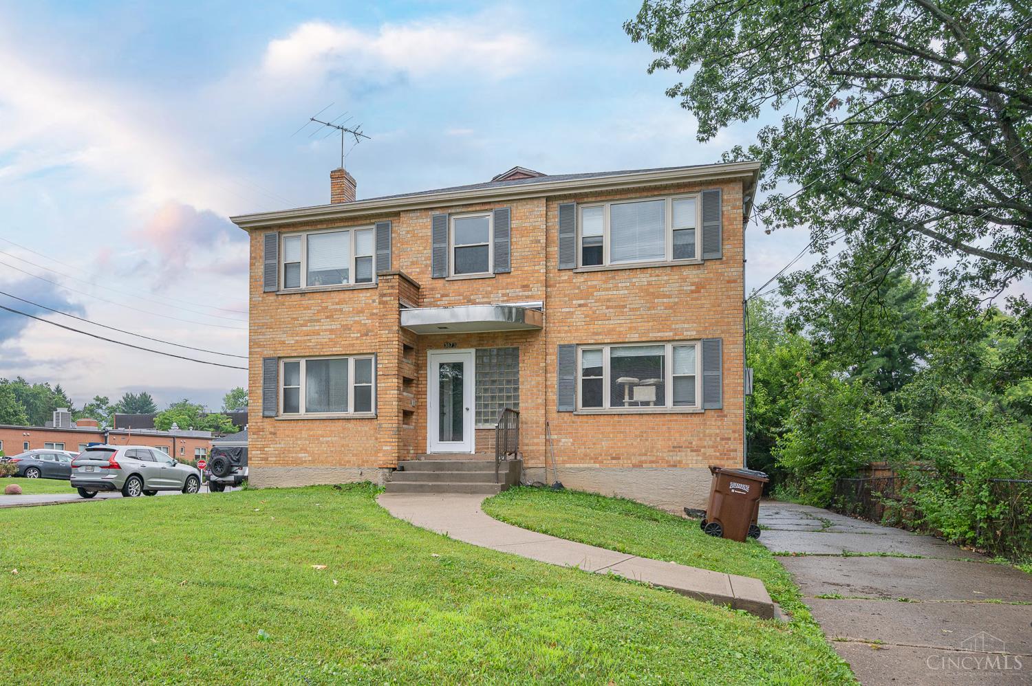 Photo of 3873 E Galbraith Rd, Deer Park, OH 45236