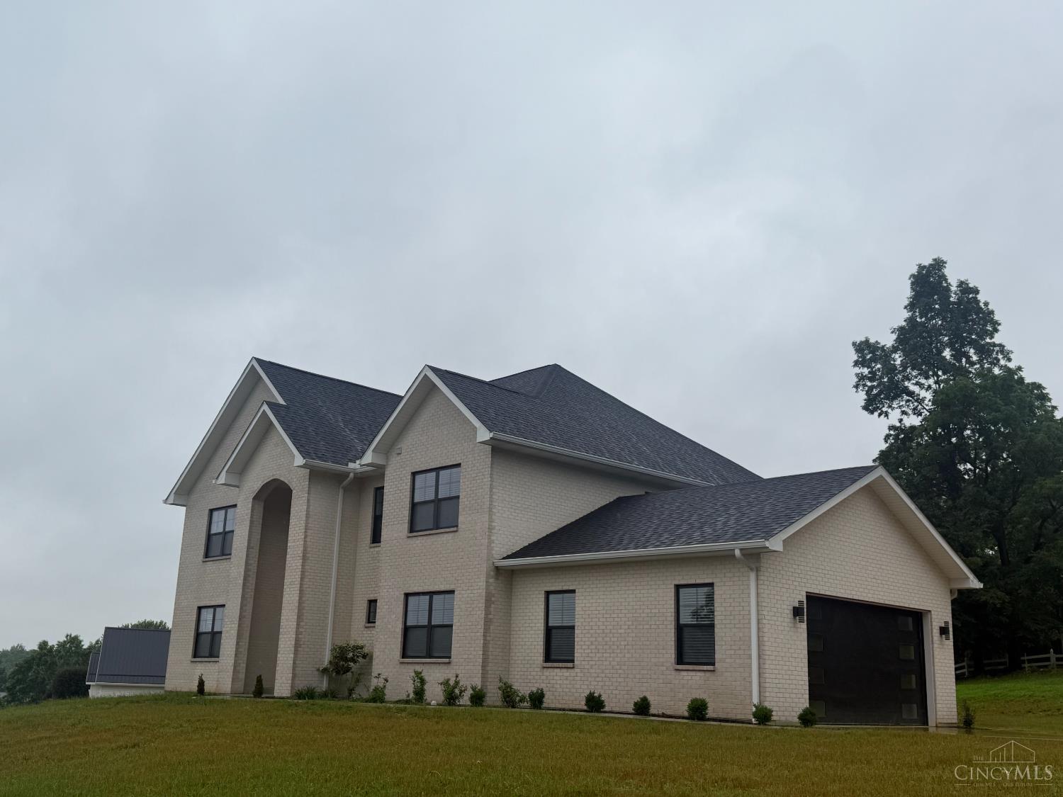 Photo of 1324 Northwoods Dr, Hillsboro, OH 45133