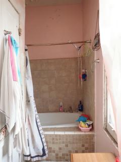 Another view of the 2nd Floor Full Bathroom.