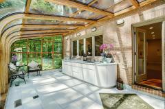 Sun room! Solarium! Wet bar!
