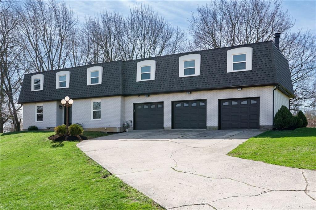 Photo of 156 Boone DR, TROY, OH 45373