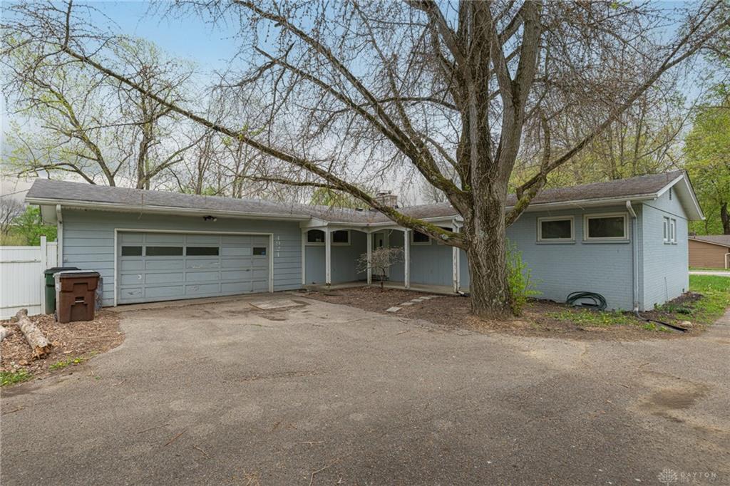 Photo of 4924 Mad River RD, DAYTON, OH 45429