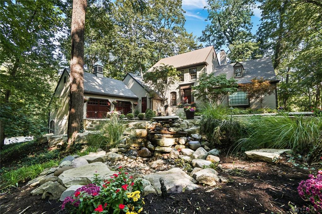 Photo of 6437 Kings Grant Passage, DAYTON, OH 45459