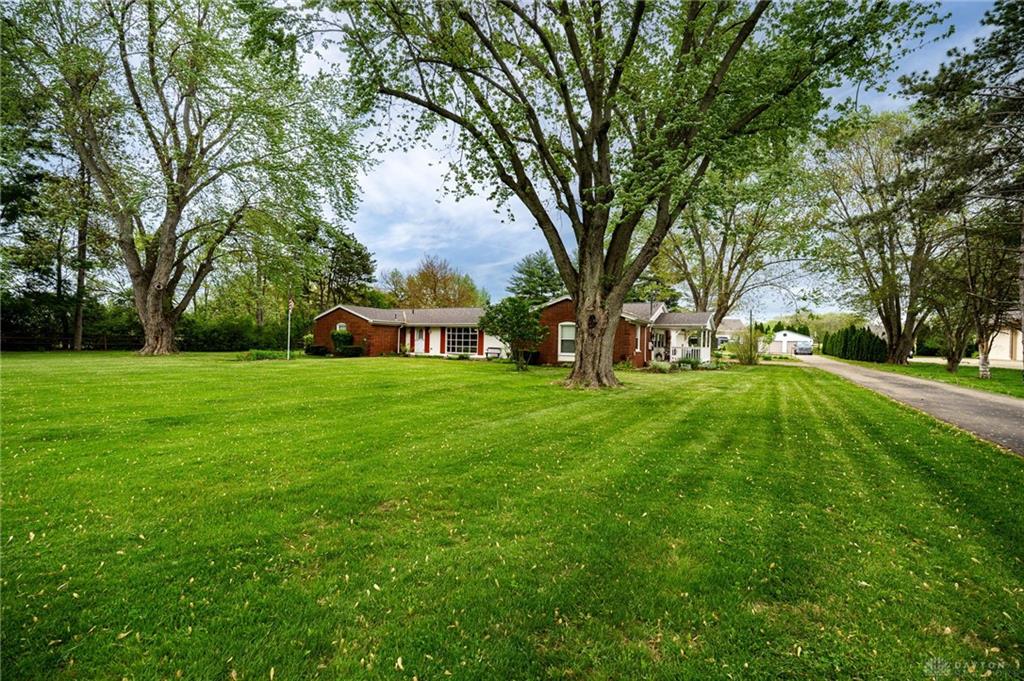 Photo of 9550 Paragon RD, DAYTON, OH 45458