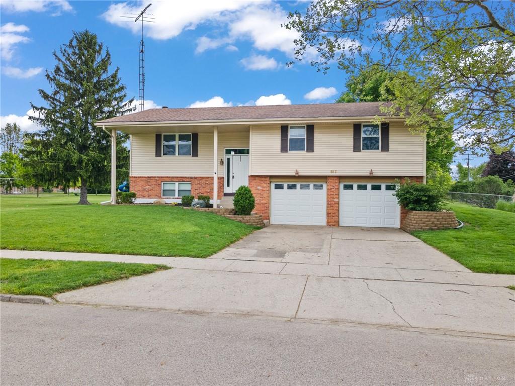 Photo of 817 Dartmouth RD, TROY, OH 45373