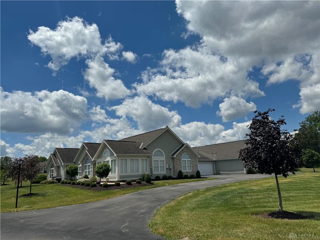 Photo of 5023 Crescent Ridge DR, CLAYTON, OH 45315