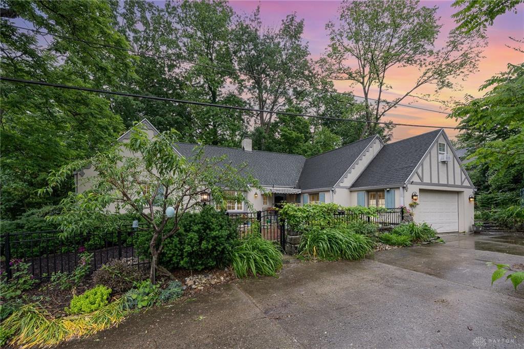 Photo of 40 Schantz AVE, OAKWOOD, OH 45409