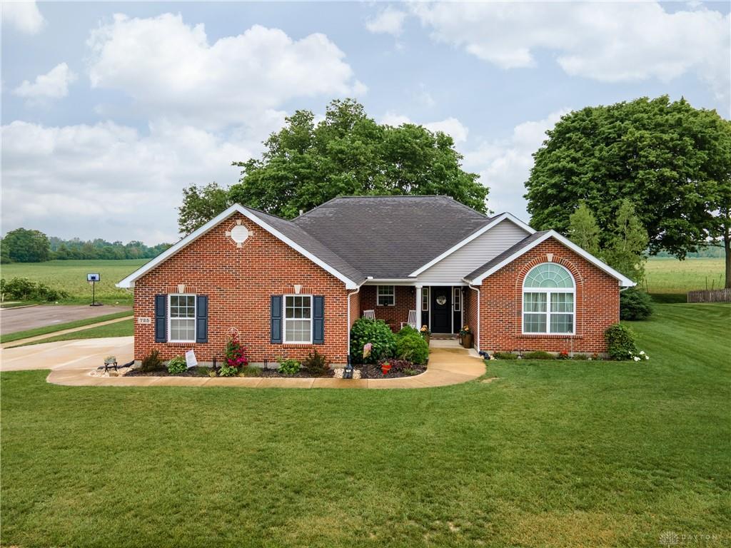 Photo of 725 Loxley LN, TROY, OH 45373