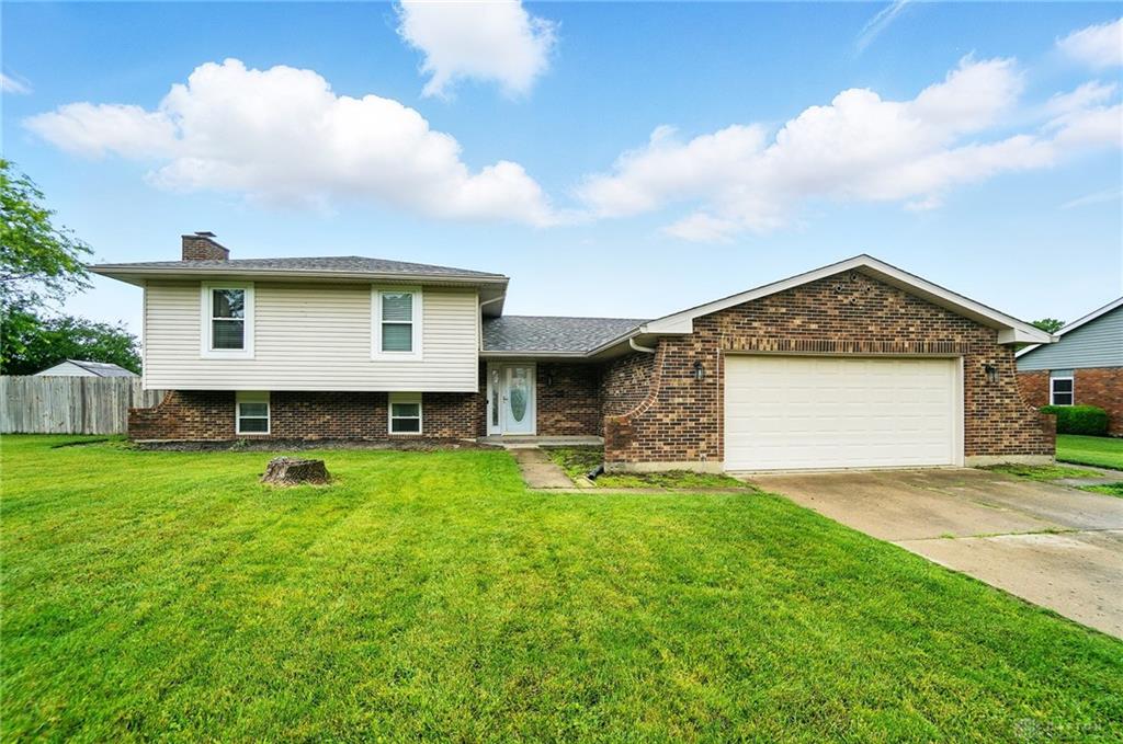 Photo of 311 Rankin DR, ENGLEWOOD, OH 45322