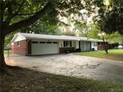 Front picture with side parking pad