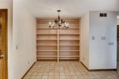 Breakfast nook/eat-in kitchen