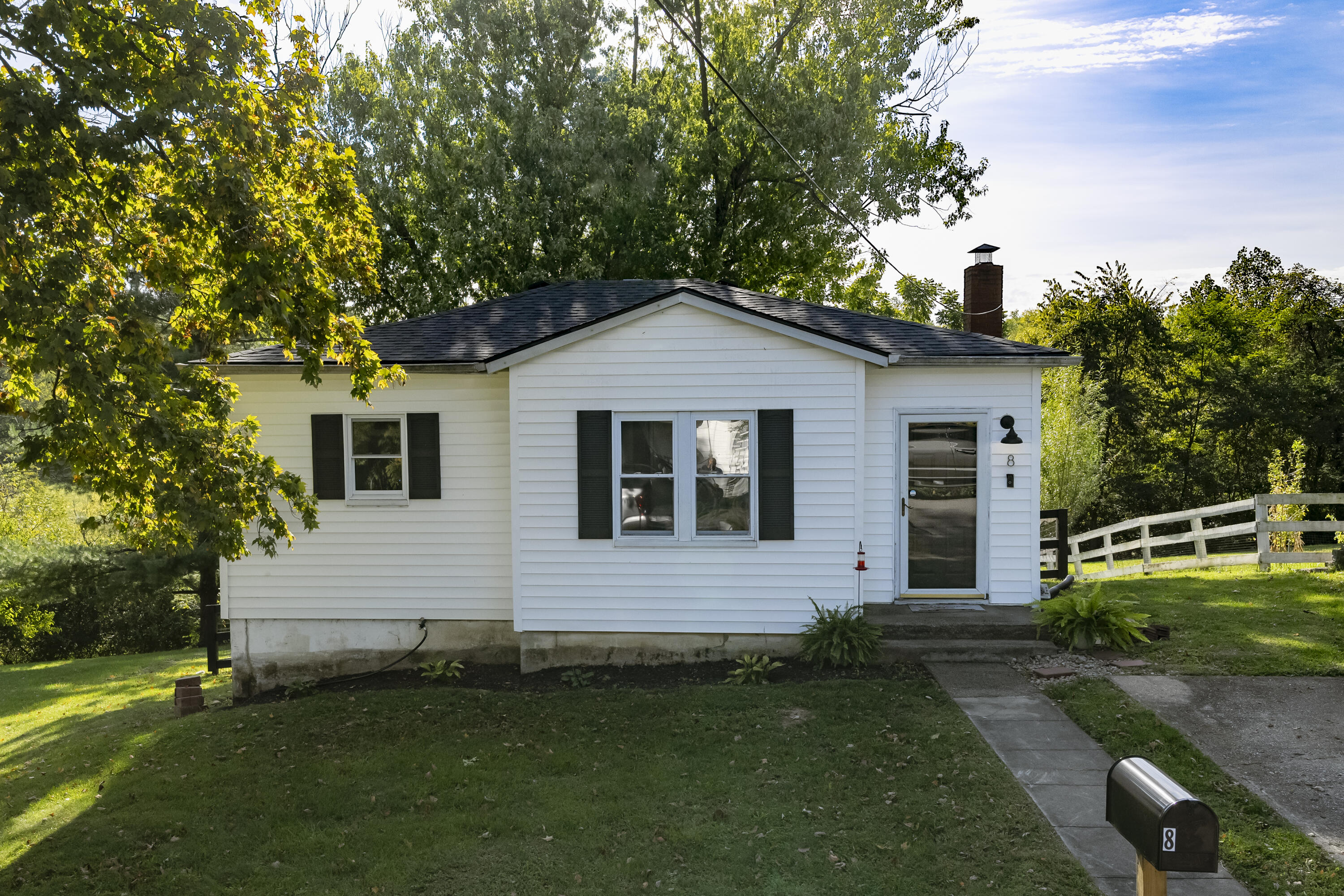 Photo of 8 Lake Street, Williamstown, KY 41097