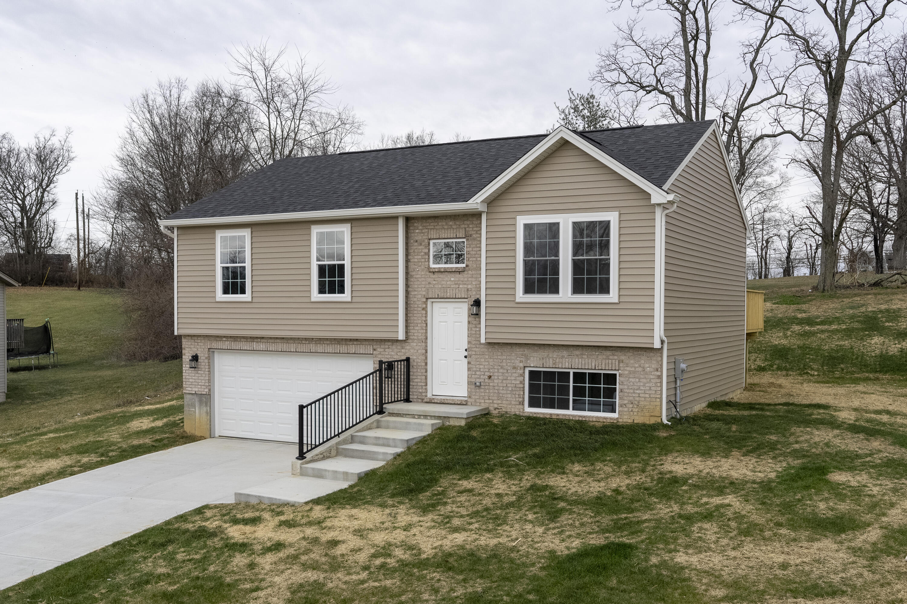 Photo of 111 Summerfield Drive, Dry Ridge, KY 41035