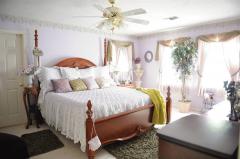Large bedroom with 2 walk in closet.