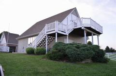 Beautiful Studio above detached garage. Separate entrance & Deck overlooking countryside that offers breathtaking views from all around.