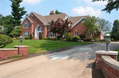 Welcome to 10 Georgetown Drive, centrally located in Ft. Mitchell, Ky. Only minutes to the Greater Cincinnati International Airport, St. Elizabeth Medical Center, shopping, restaurants, schools and expressways. This executive style home offers the sought