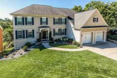 Walk to school, park, and restaurants!