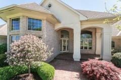 Beautiful covered front porch!
