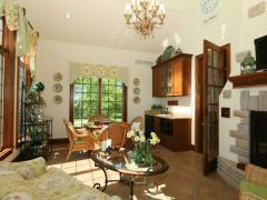 Another view of the sunroom.