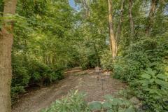 Peaceful country surroundings on private acre