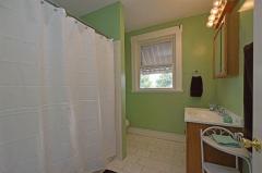 The large bathroom situated near all three bedrooms is all about function. Located right at the top of the stairs.